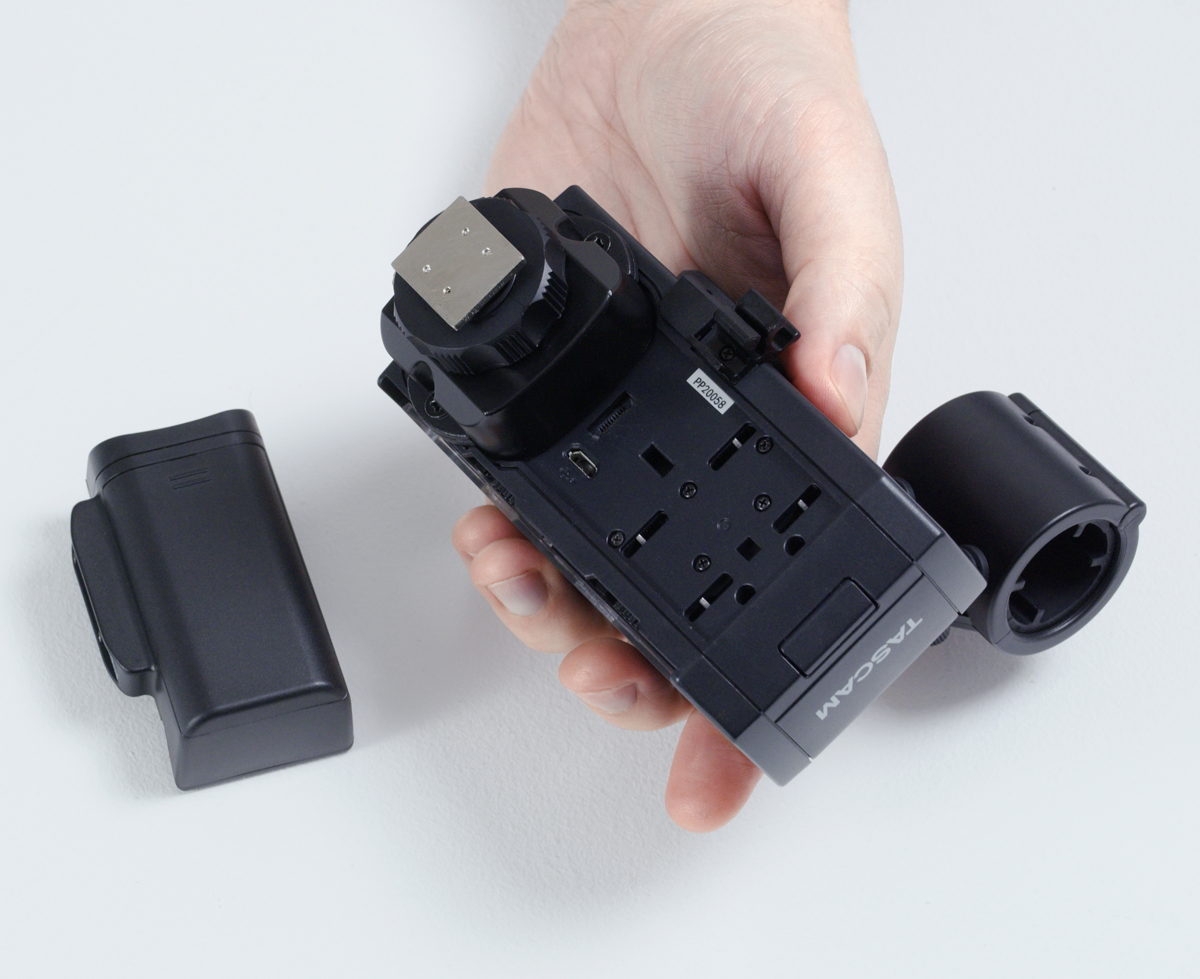 Tascam CA-XLR2d-F XLR-Mikrofonadapter