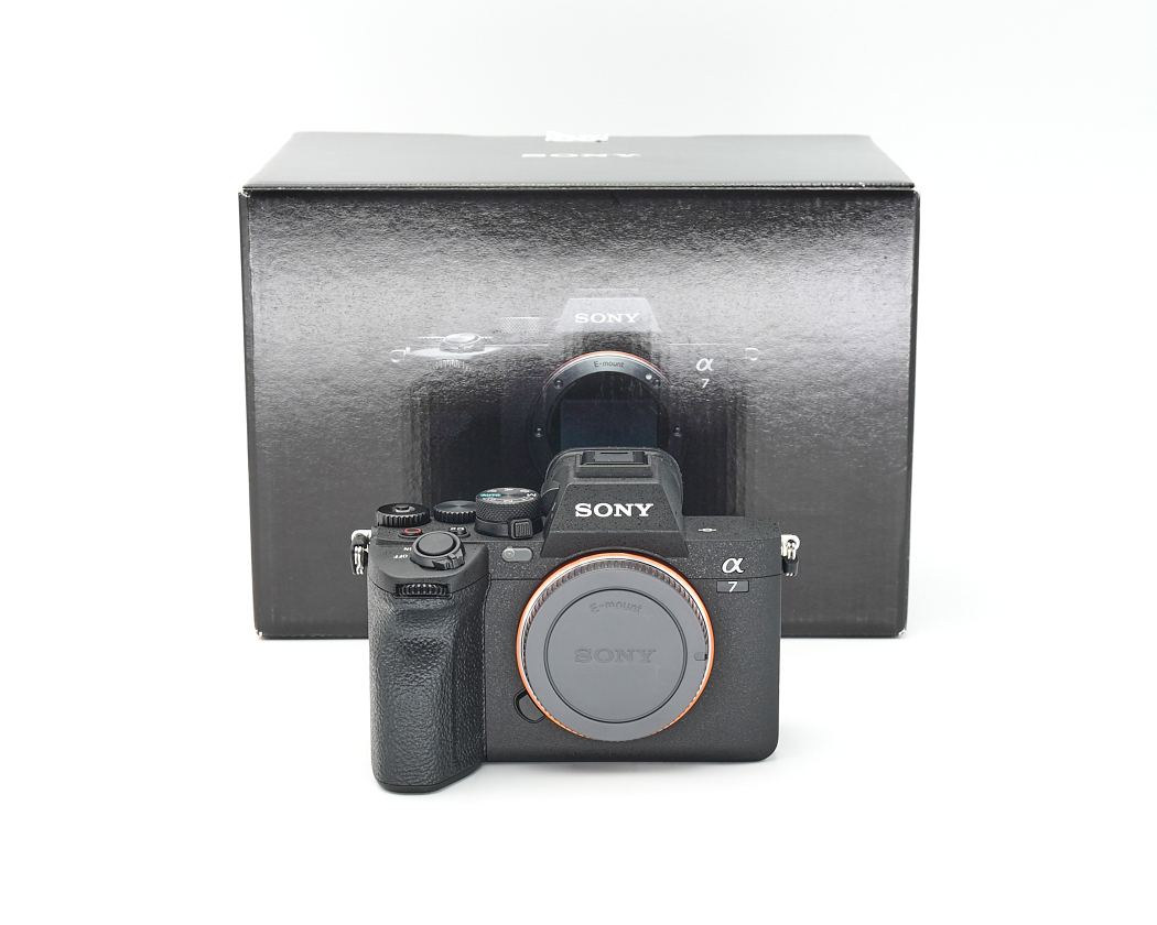 Spiegelkamera, Sony A7, Wechselobjektiv, schwarzer Körper, Lieferumfang: Box