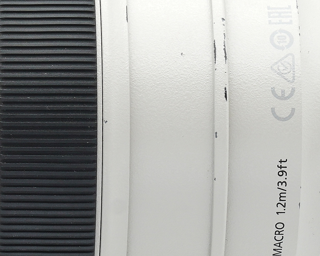 schwarz geriffelt, belüftet Oberfläche, Gitter, Makro-Label, weißes Paneel
