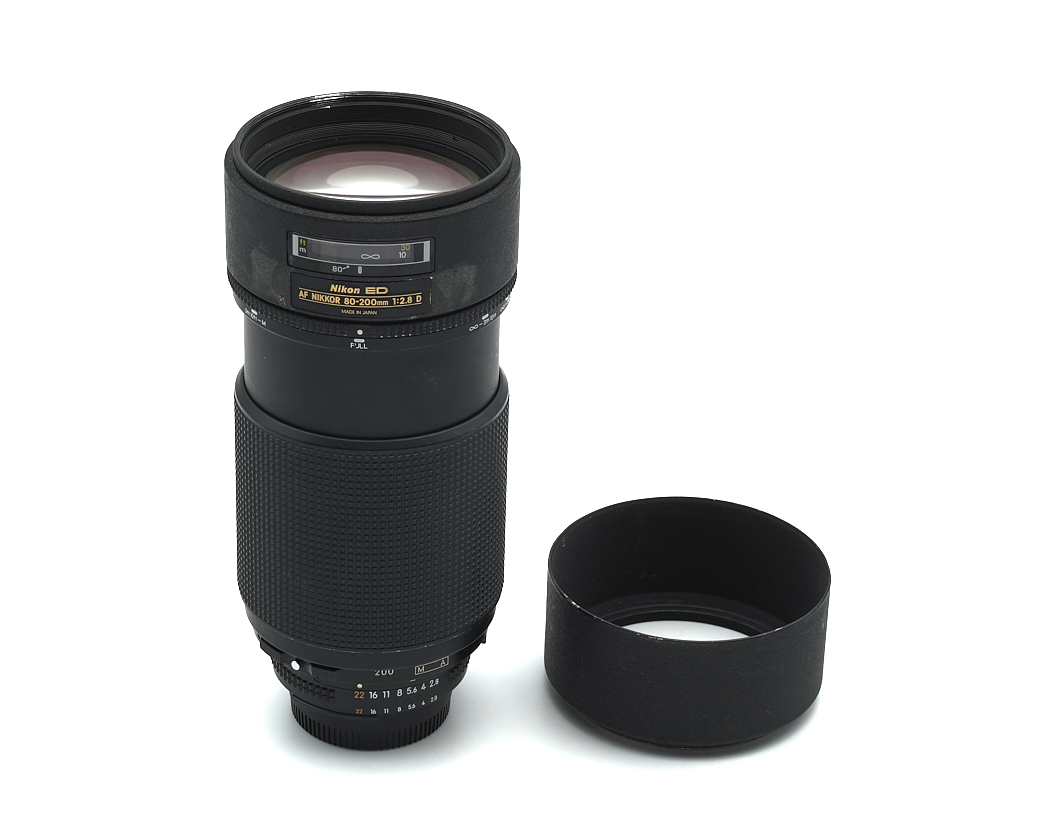 Objektiv, Teleobjektiv, Nikon 80-200mm, schwarzer Objektiv, mit Gegenlichtblende