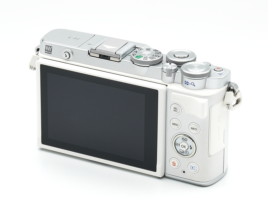 digitale Kamera, Spiegellose Kamera, LCD-Bildschirm, Silberne Kamera, Bedienknöpfe
