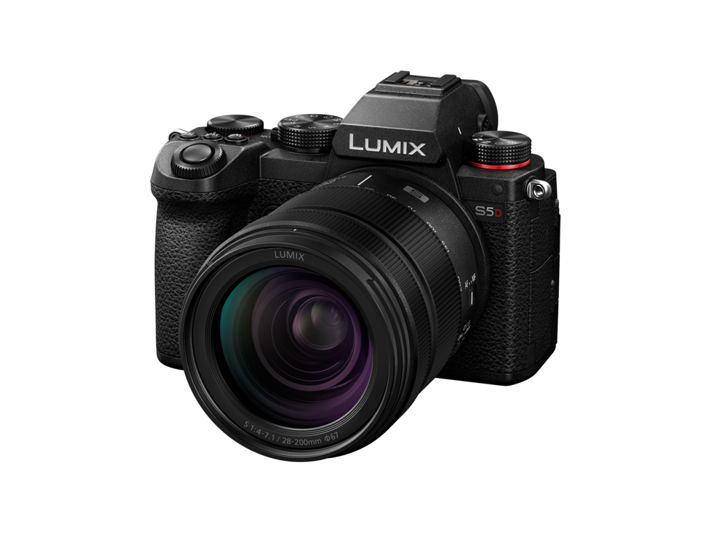 Panasonic Lumix DC-S5D + Lumix S 28-200mm 4.0-7.1 Macro OIS
