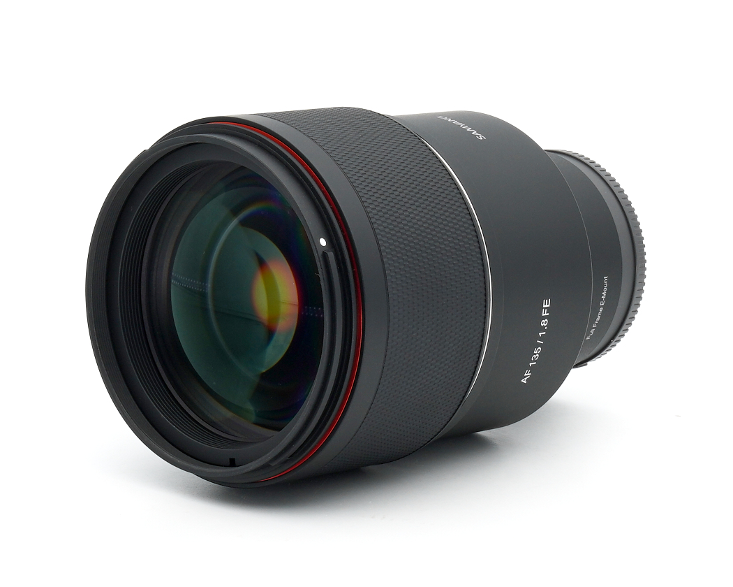 Objektiv, AF 135mm, 1.8 FE, schwarzes Objektiv, rote Blende